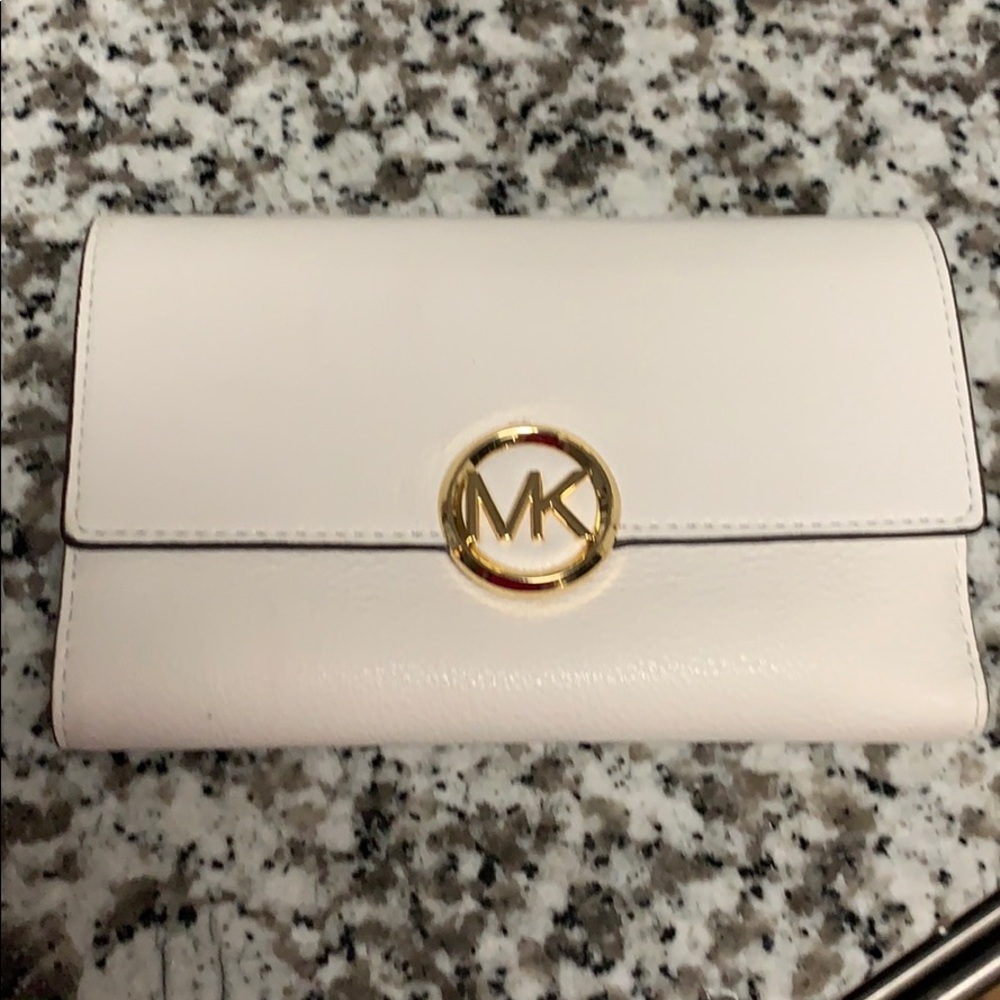 White Michael Kors wallet